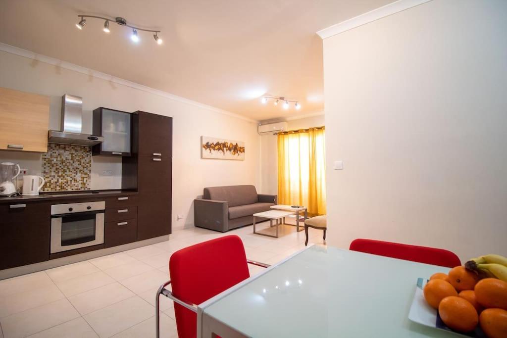 Modern Apt In The Heart Of Maltese Nightlife St. Julian's Exterior foto