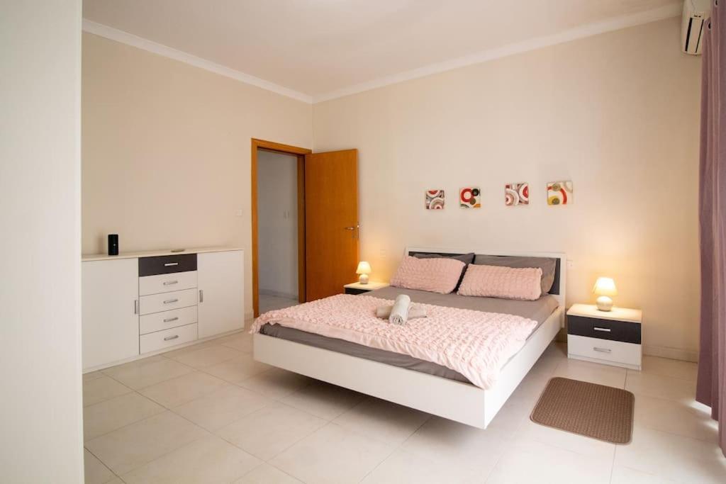 Modern Apt In The Heart Of Maltese Nightlife St. Julian's Exterior foto