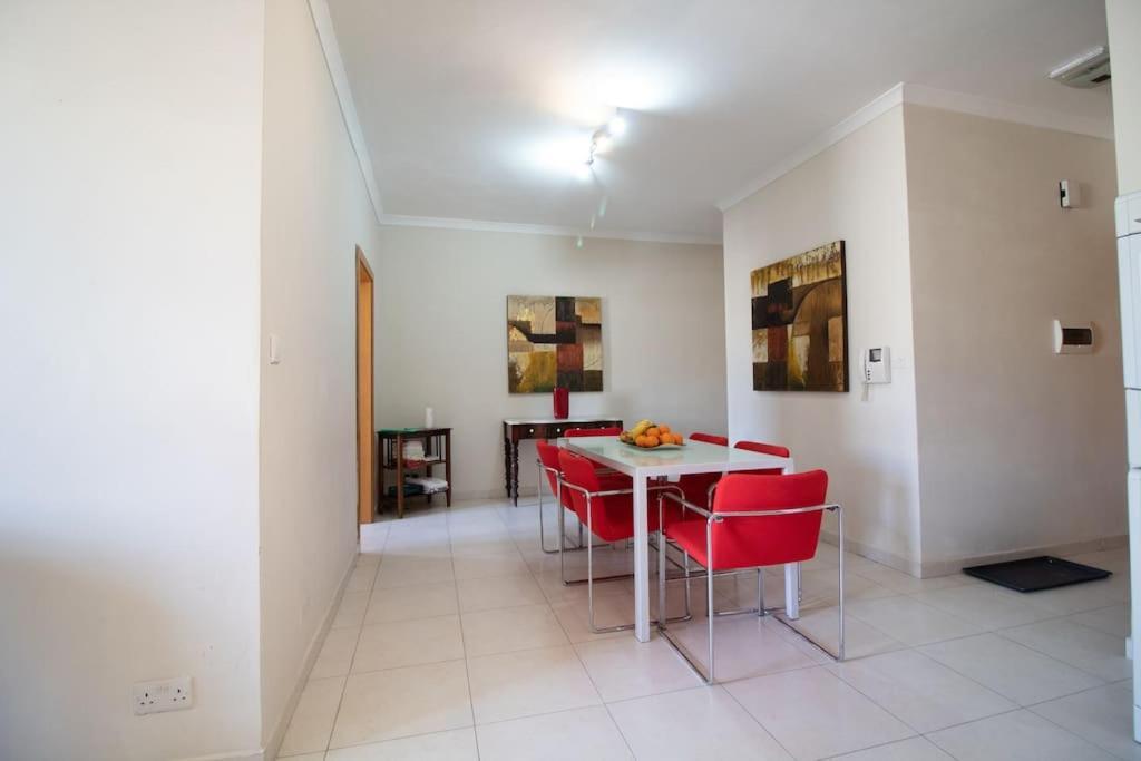 Modern Apt In The Heart Of Maltese Nightlife St. Julian's Exterior foto