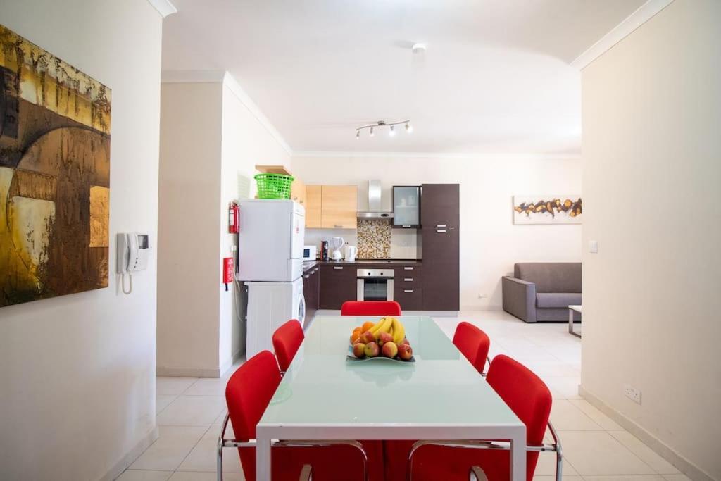 Modern Apt In The Heart Of Maltese Nightlife St. Julian's Exterior foto